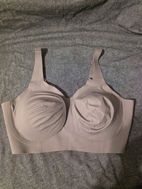EVELYN & BOBBYE BEYOND BRA Size L NEW